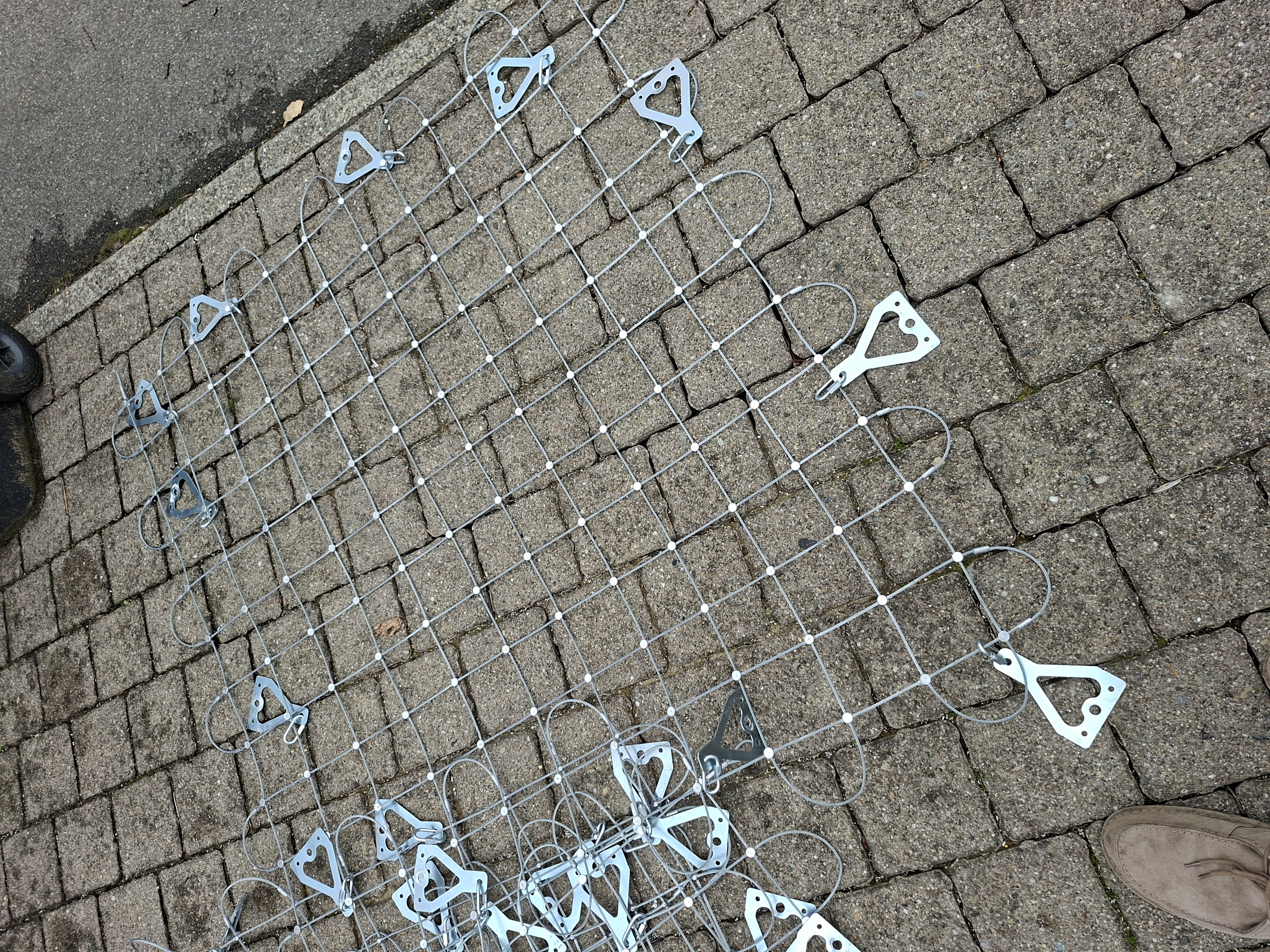 DURCHFALLSCHUTZGITTER FÜR LICHTKUPPELN